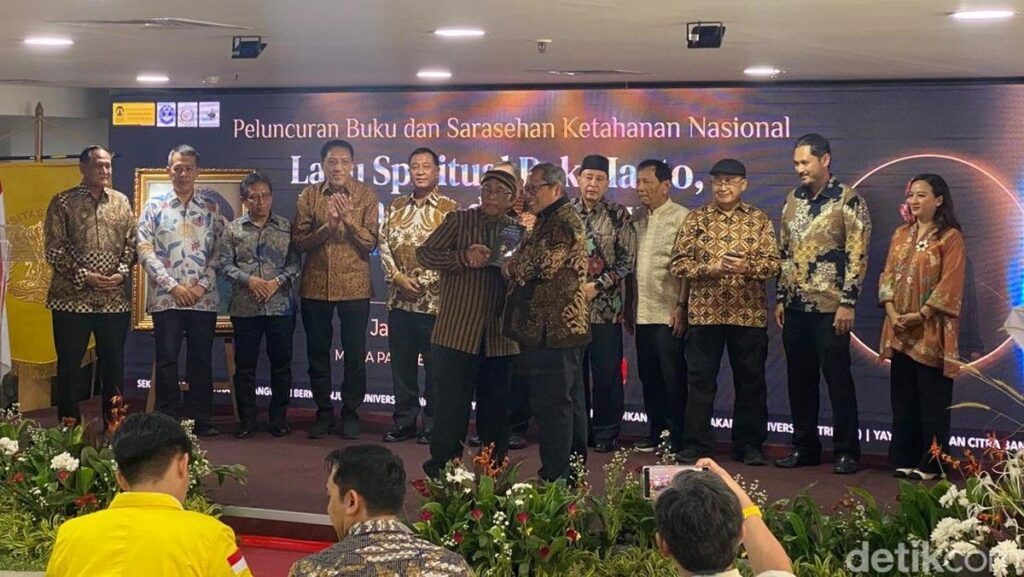 Buku Laku Spiritual Pak Harto Bedah Cara Soeharto Rekrut Menteri