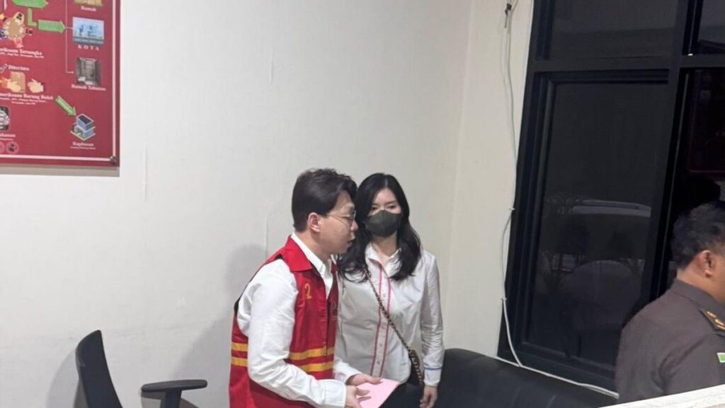 Kejati Banten Serahkan Tersangka Richard Lee ke Kejari Kota Tangerang