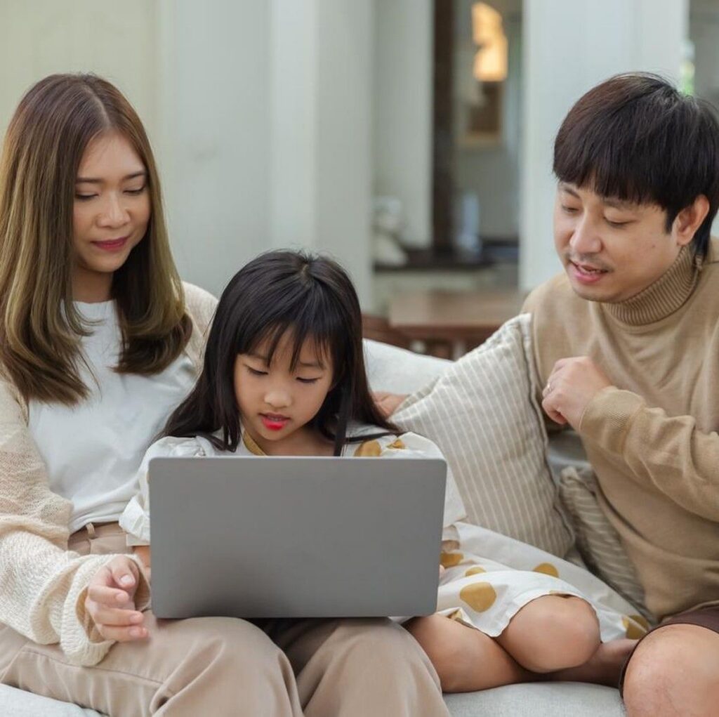 Lima Pelajaran Penting yang Diadopsi Orang Tua Milenial dari Anak Generasi Alpha
