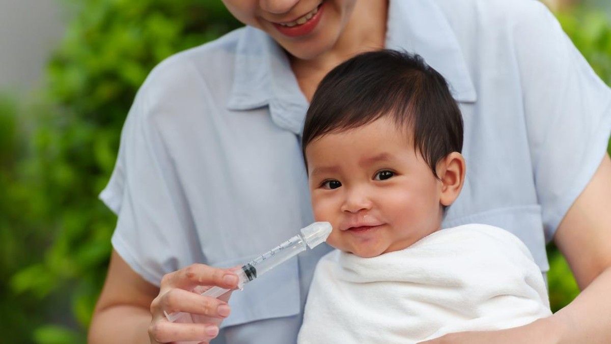 Dokter Anak Ungkap Cara Aman Cuci Hidung Bayi untuk Redakan Pilek