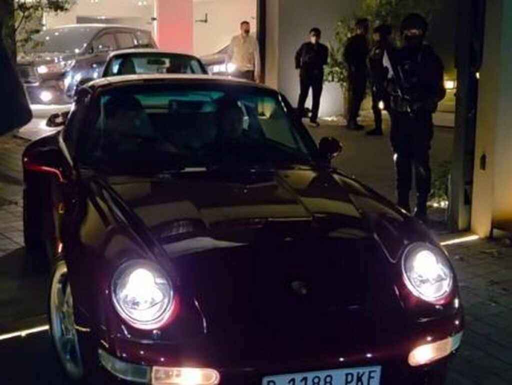 KPK Sita Dua Porsche Silmy Karim yang Absen dari LHKPN