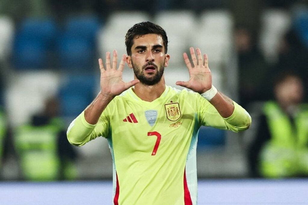 Ferran Torres Tolak PSG demi Bertahan di Barcelona
