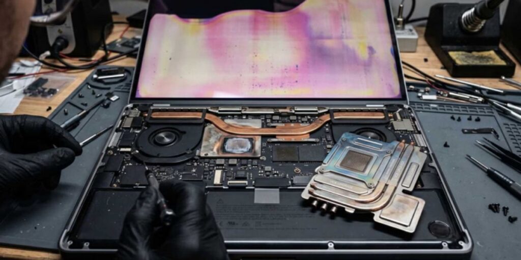 Prosesor Apple M5 Max Picu Suhu Panas dan Merusak Layar MacBook Pro