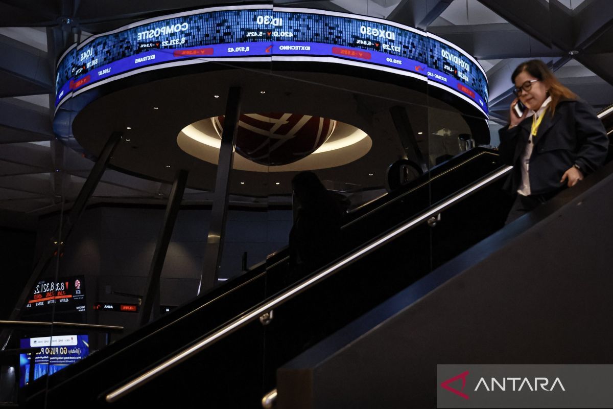 IHSG Anjlok 2,42 Persen Pada Penutupan Sesi I