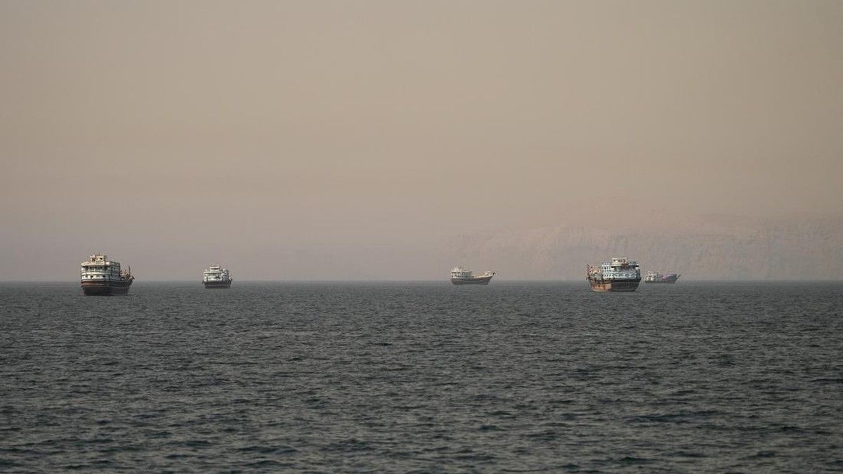 Iran Ancam Tindak Kapal yang Melintas di Luar Rute Selat Hormuz