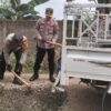Polsek Sukarame Tambal Jalan Berlubang di Talang Jambe Palembang