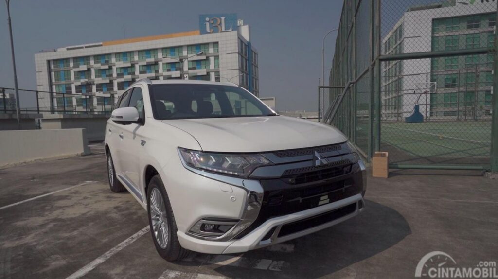 Mitsubishi Segarkan Outlander PHEV 2026 dengan Fitur Keselamatan Baru