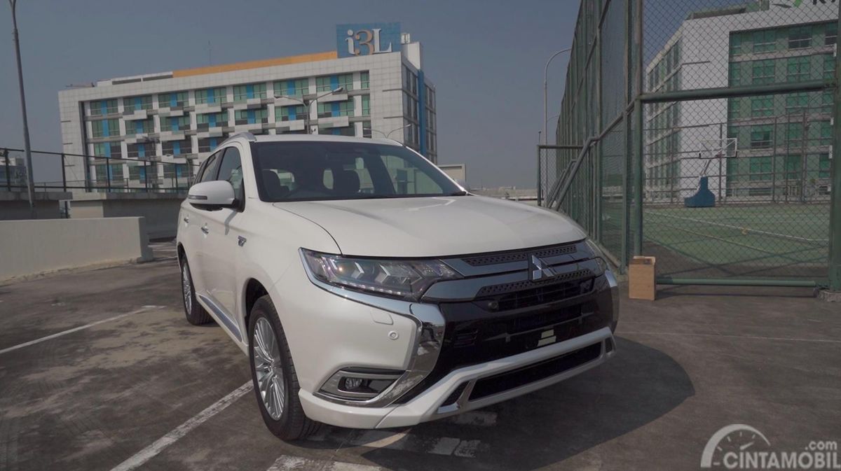 Mitsubishi Segarkan Outlander PHEV 2026 dengan Fitur Keselamatan Baru