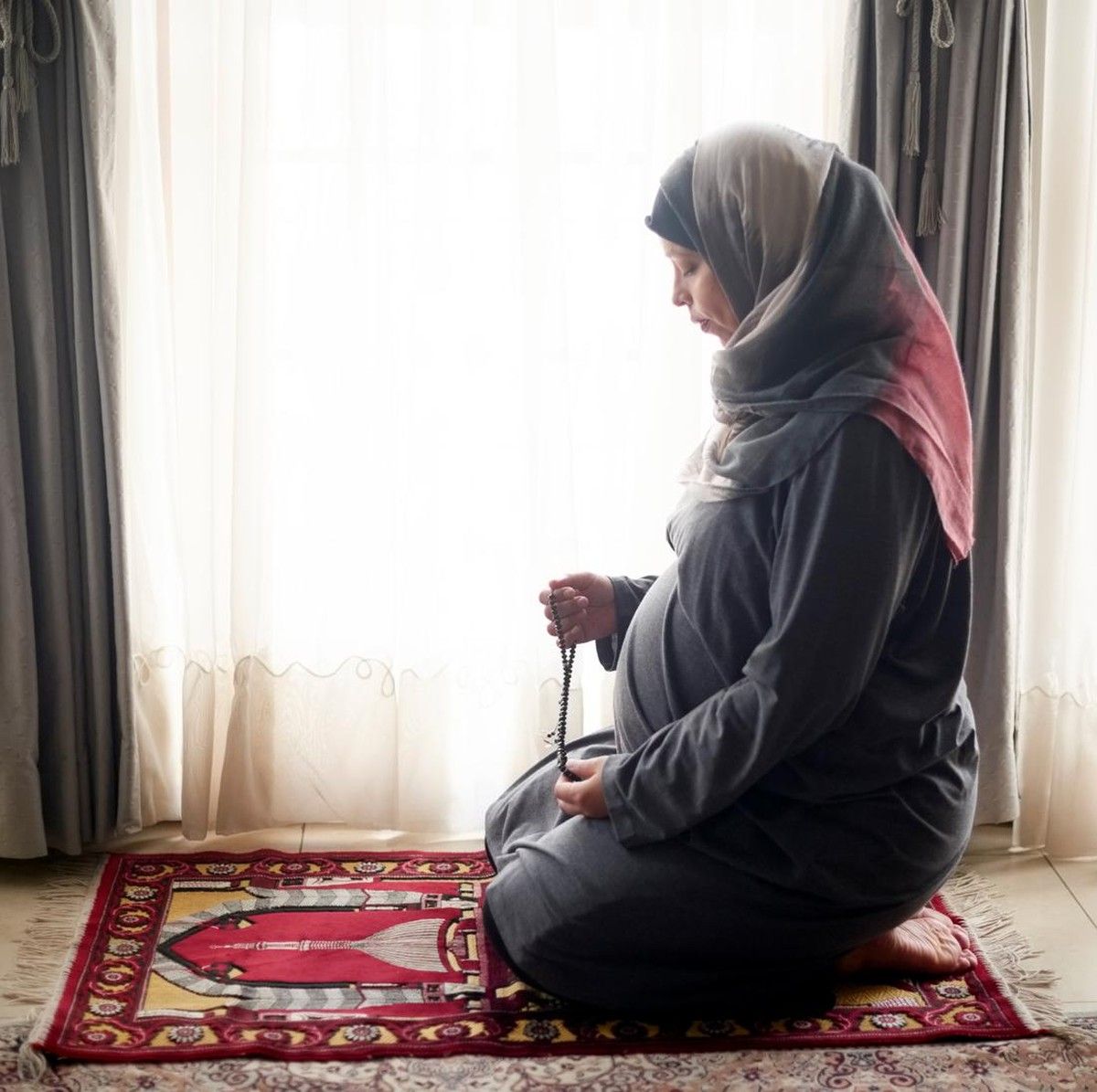 Mengenal Doa 4 Bulanan Lengkap Beserta Surat Pilihan untuk Ibu Hamil
