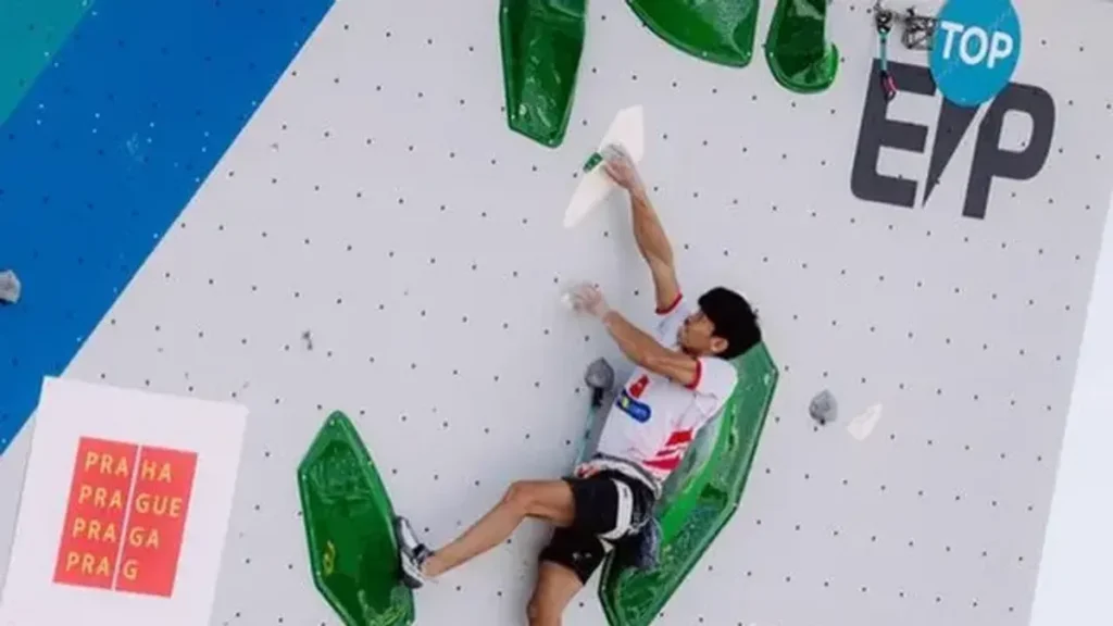 Putra Tri Ramadani Raih Emas Nomor Lead di World Climbing Series 2026