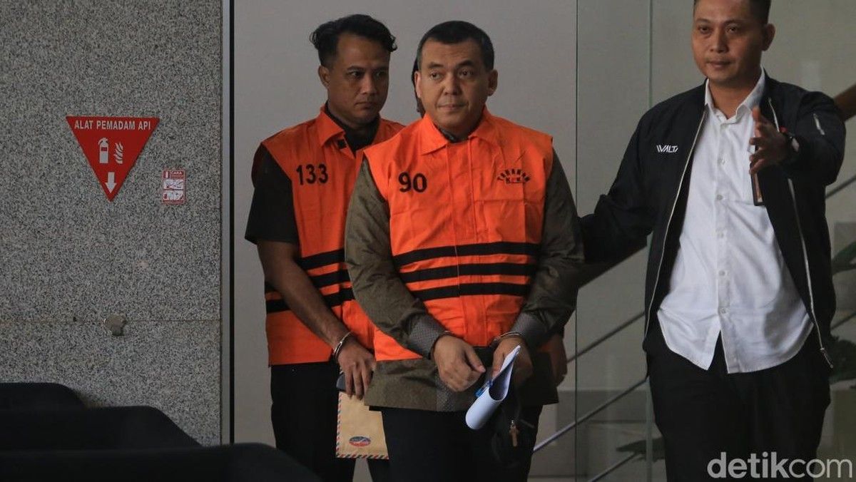 KPK Tahan Wakil Menteri Imigrasi Silmy Karim dan Tujuh Tersangka Lain
