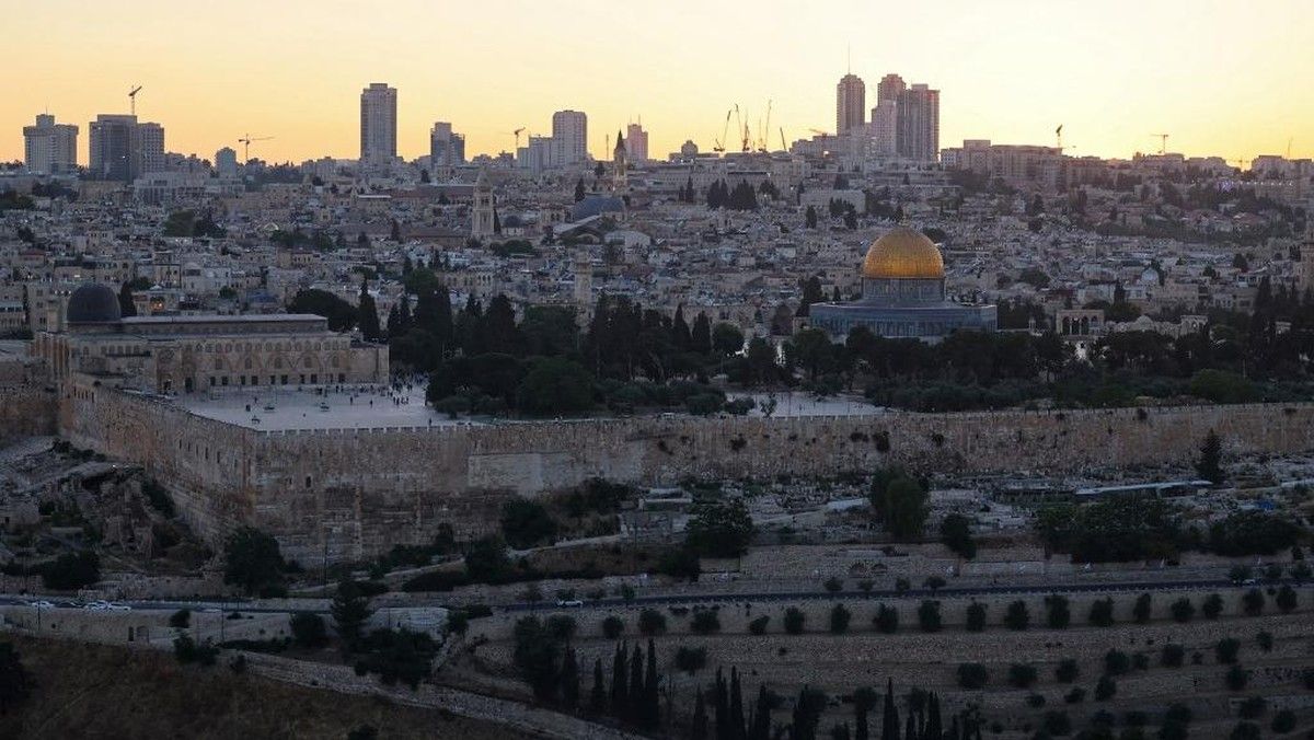 Delapan Negara Muslim Kecam Pengibaran Bendera Israel di Masjid Al-Aqsa