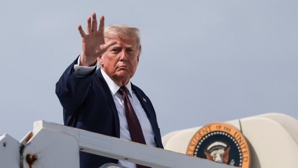 Donald Trump Tegaskan Iran Bebaskan Tarif Kapal di Selat Hormuz