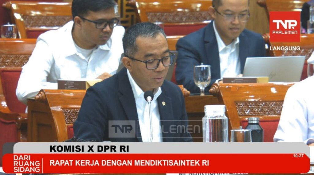 Kemdiktisaintek Hapus Syarat Pengembangan Diri 20 Jam Pelatihan Dosen