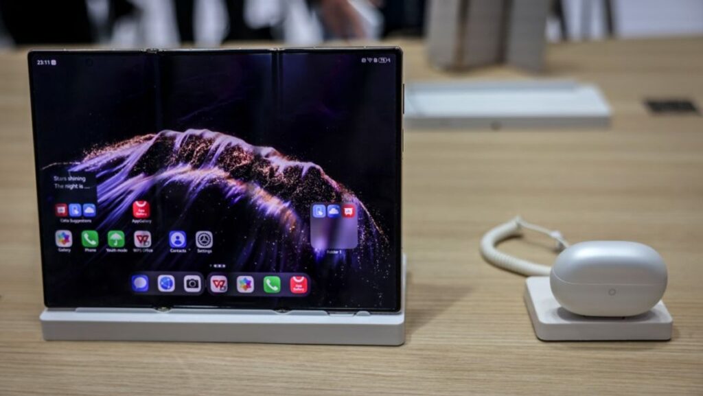 Huawei Uji Smartphone Flagship Layar Lebar Konvensional 16:10