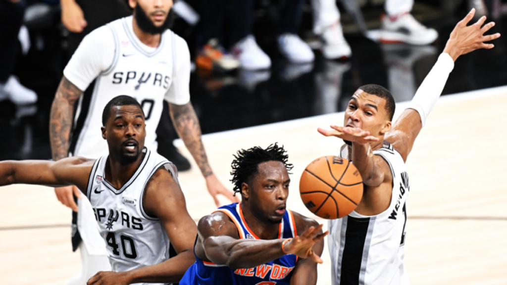 San Antonio Spurs Jamu New York Knicks pada Gim Ketiga