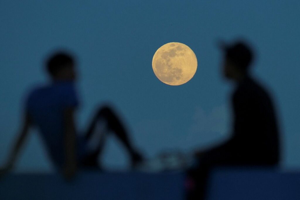 Astronom Ungkap Penyebab Penampakan Bulan Terlihat Berbeda dari Berbagai Wilayah