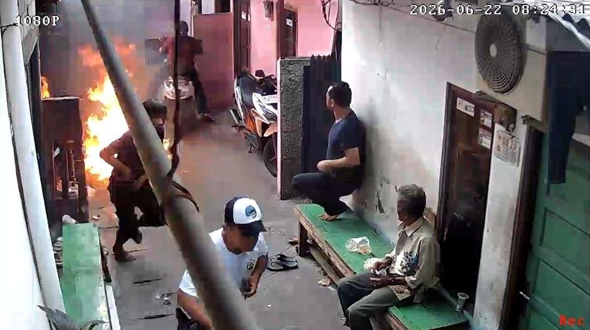 Polisi Buru Pelaku Pelemparan Bom Molotov Nyasar di Koja