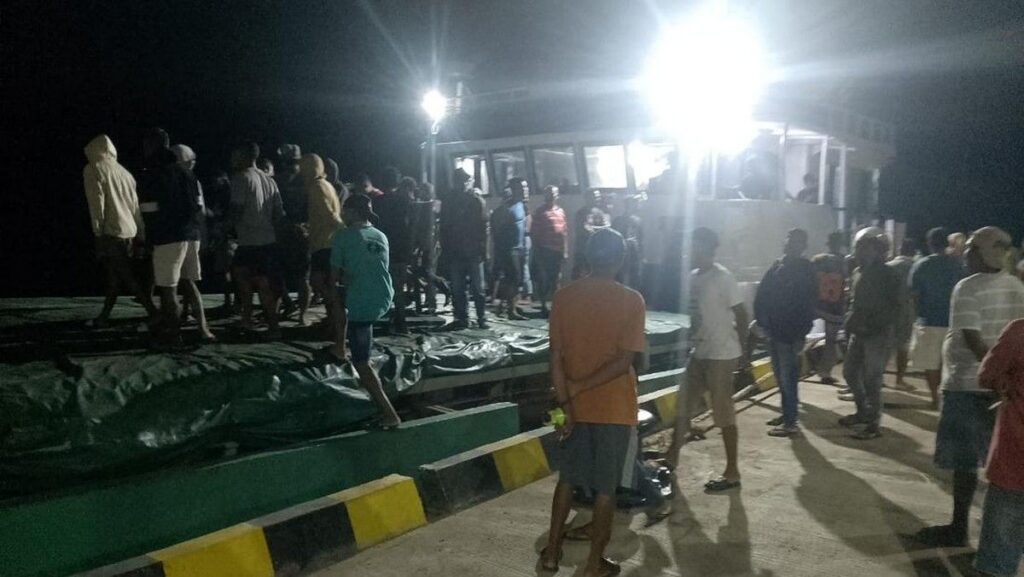 Ombak Besar Tenggelamkan Speedboat di Maluku Barat Daya
