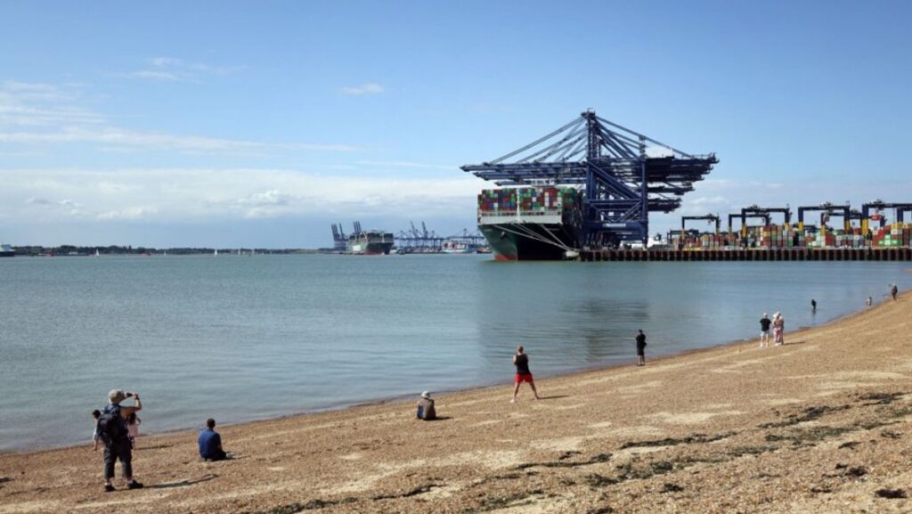 Terusan Suez Alami Lonjakan Kapal Tanker Akibat Penutupan Selat Hormuz