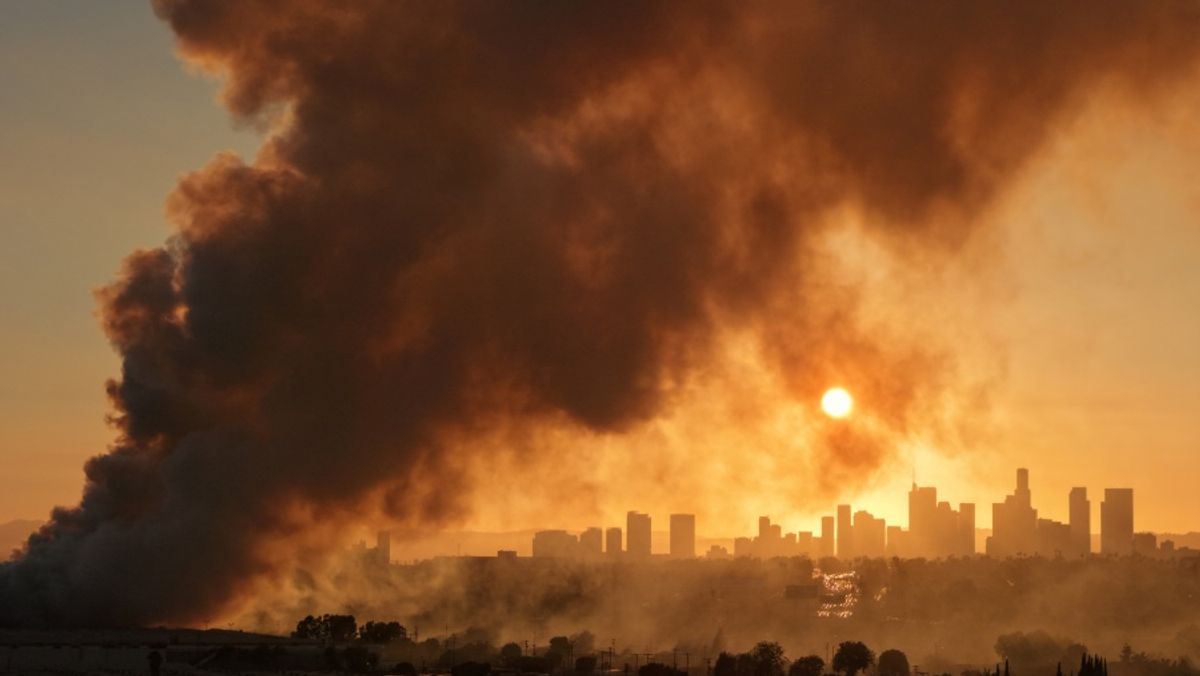 Kebakaran Gudang Cold Storage Los Angeles Picu Status Darurat Kualitas Udara
