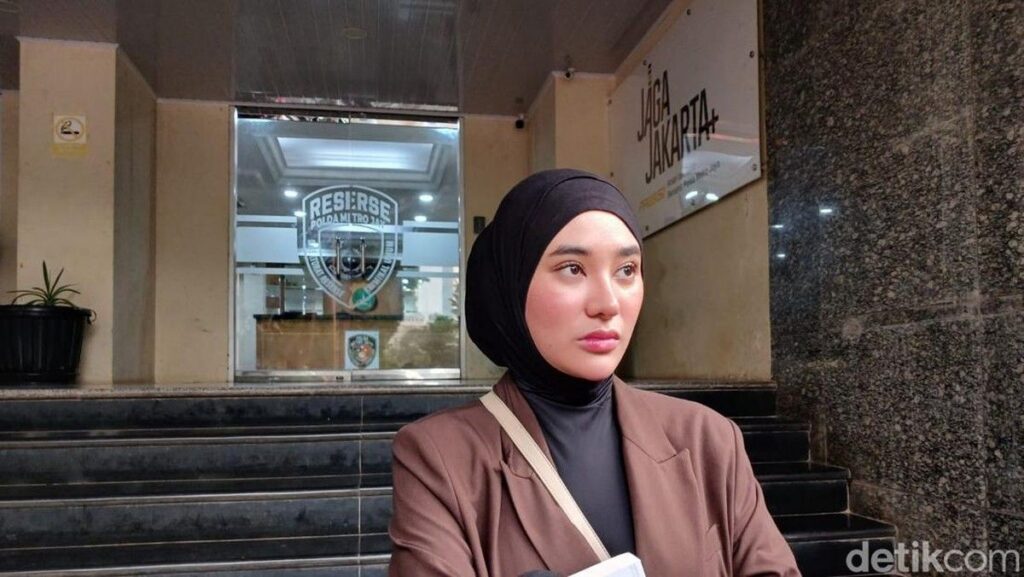 Clara Shinta Serahkan Bukti Tambahan Terkait Kasus Pencemaran Nama Baik