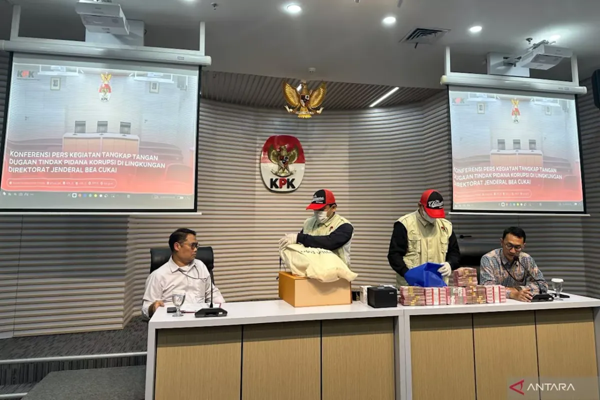 KPK Periksa Istri Tersangka Kasus Korupsi Ditjen Bea Cukai