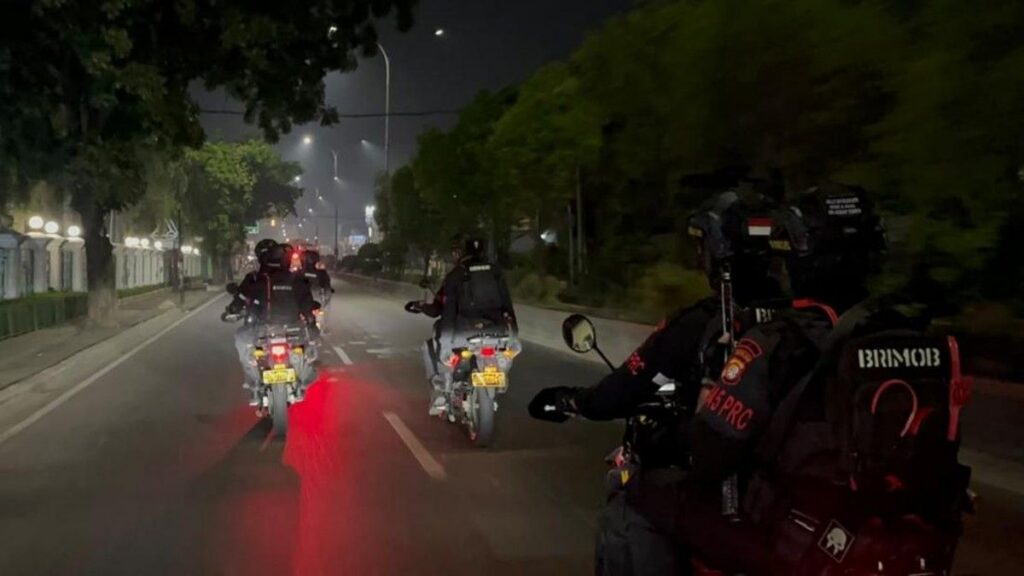 Brimob Polda Metro Jaya Bubarkan Balap Liar dan Tangkap Pemuda