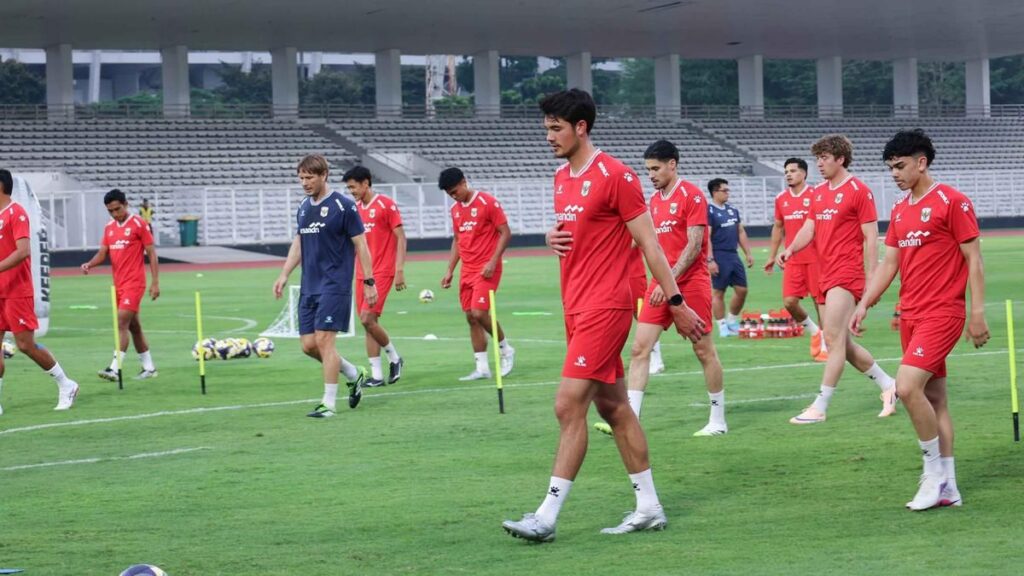 Nova Arianto Apresiasi Mathew Baker Tembus Timnas Indonesia Senior