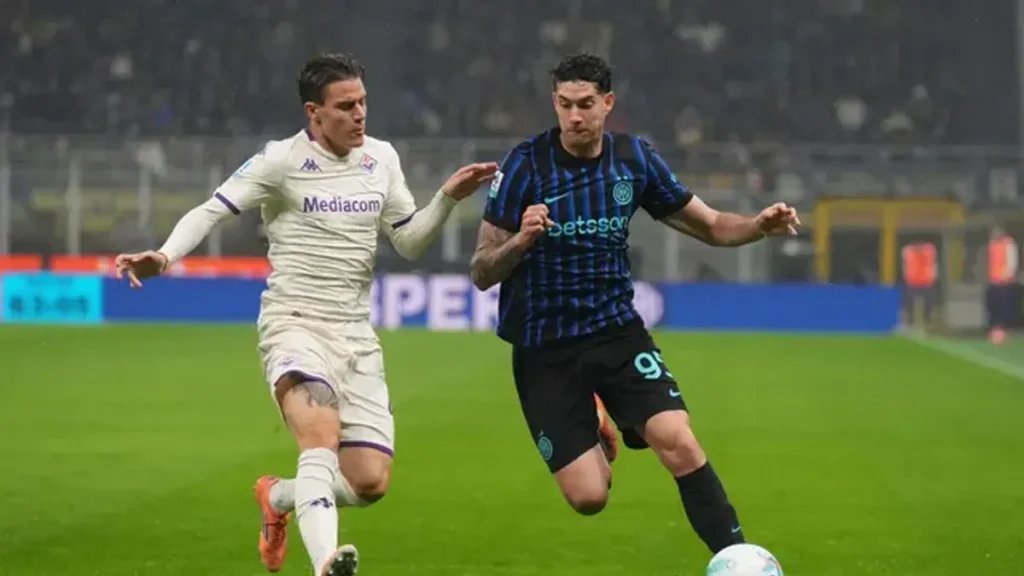Inter Milan Pertahankan Alessandro Bastoni dari Bidikan Barcelona