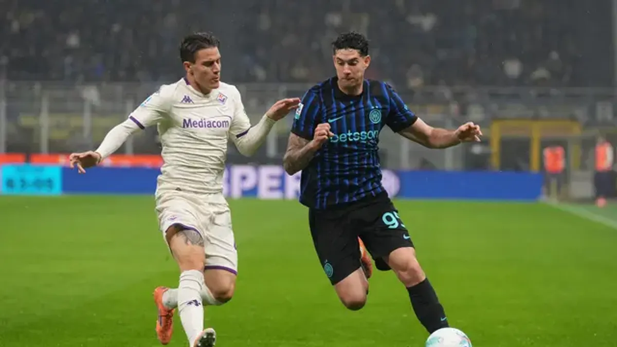 Inter Milan Pertahankan Alessandro Bastoni dari Bidikan Barcelona
