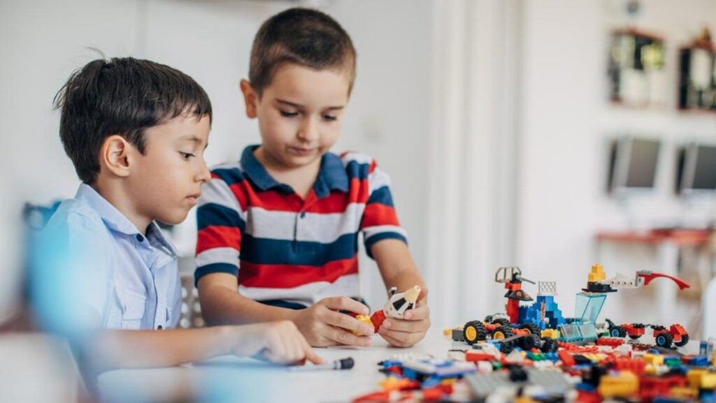 Permainan Lego Meningkatkan Kecerdasan Visual Spasial dan Kreativitas Anak