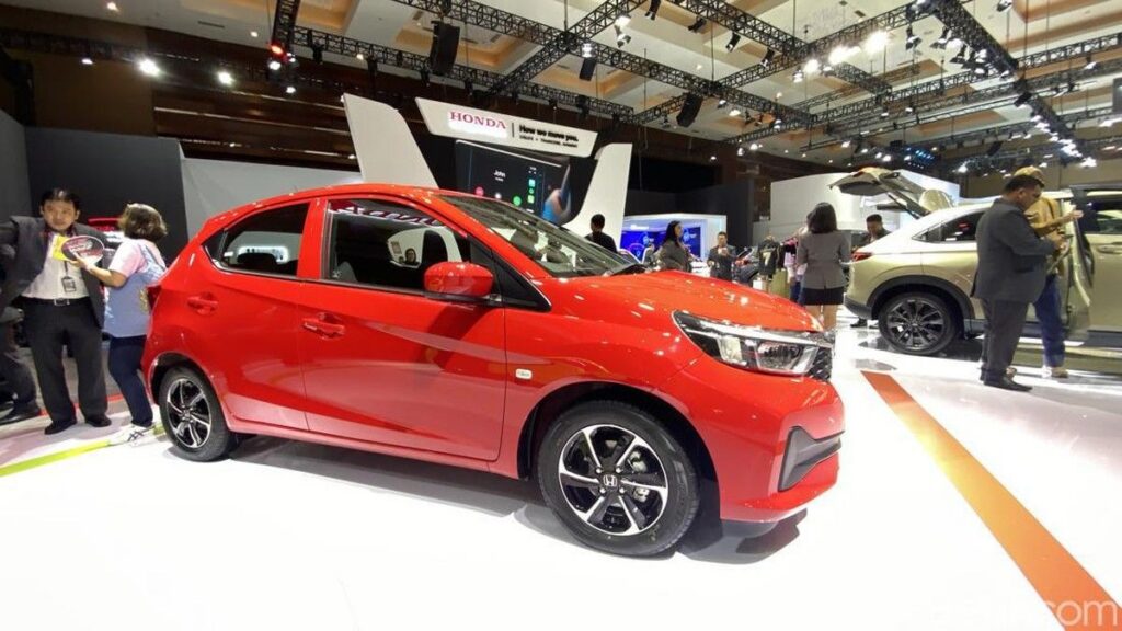 Penjualan Mobil LCGC Turun Akibat Kehadiran Kendaraan Listrik Murah