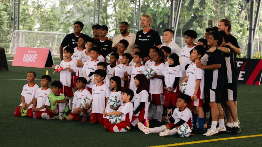 Edwin van der Sar Temui Penggemar Sepak Bola di Jakarta