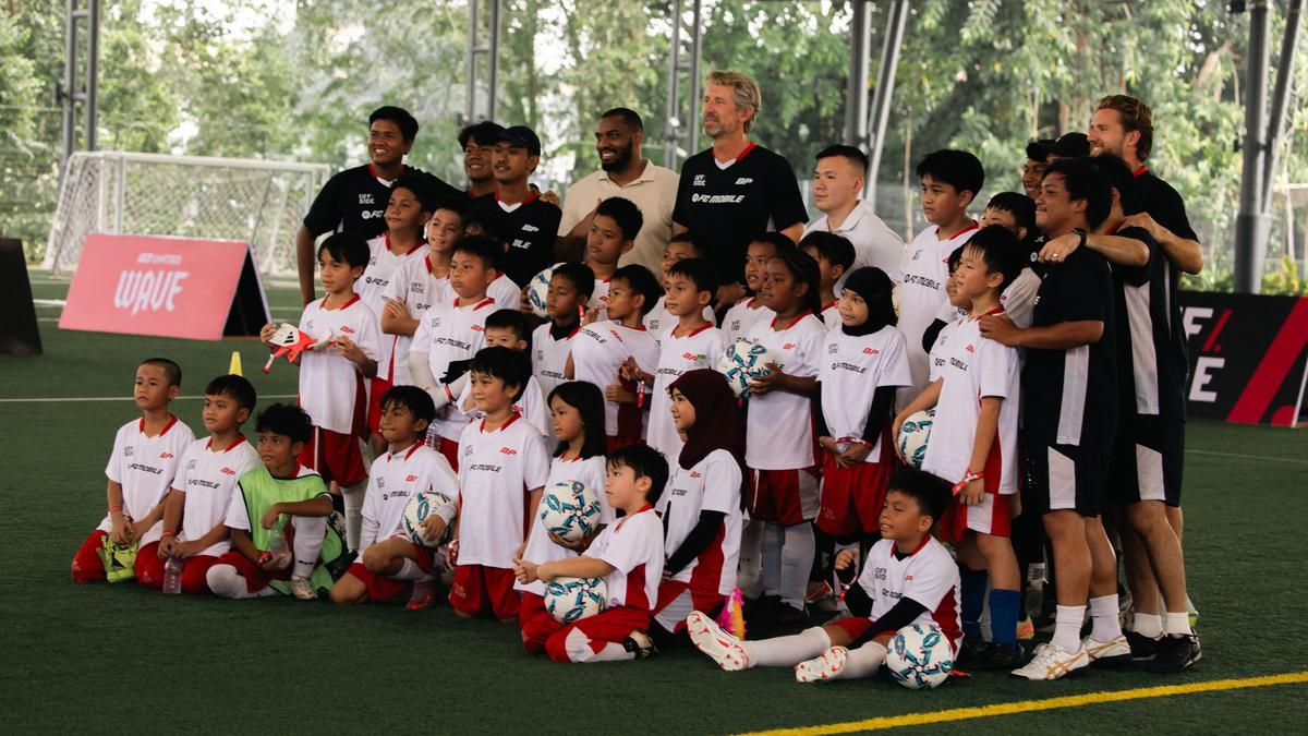 Edwin van der Sar Temui Penggemar Sepak Bola di Jakarta