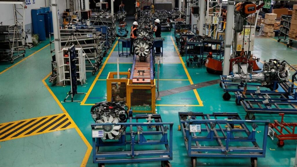 Kemenaker Pantau Isu PHK Akibat Relokasi Pabrik Otomotif ke Vietnam