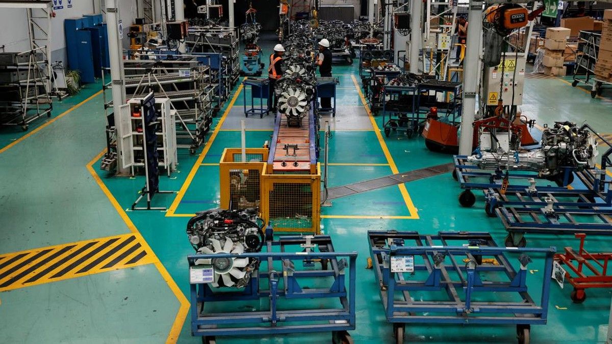 Kemenaker Pantau Isu PHK Akibat Relokasi Pabrik Otomotif ke Vietnam