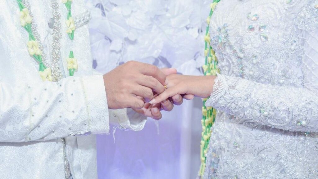 Istri Pertama Fasilitasi Pernikahan Kedua Kiai di Kuningan