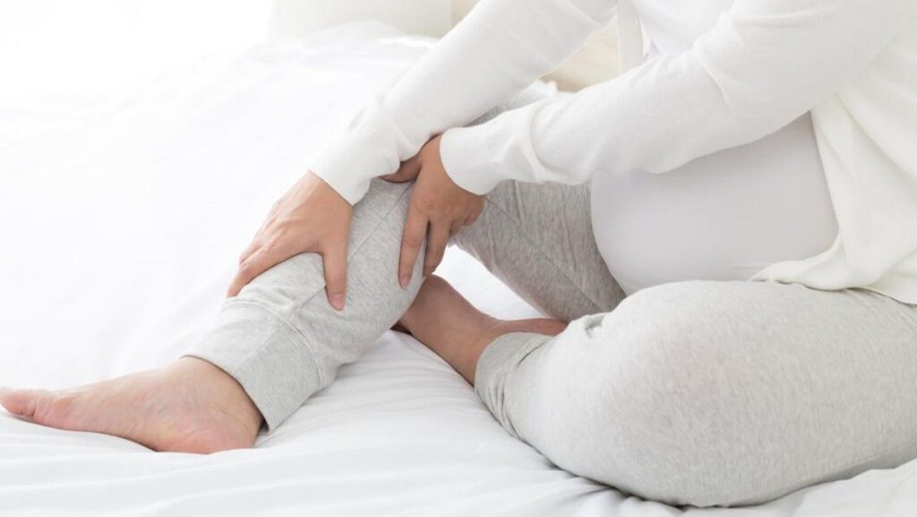 Kaki Bengkak saat Hamil 9 Bulan Bukan Tanda Melahirkan