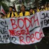 Mahasiswa Gelar Aksi Demo Serentak di Berbagai Kota Jelang Reformasi