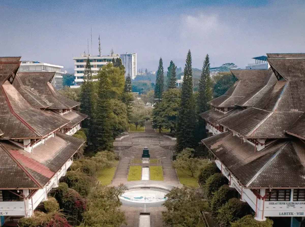 Tracer Study ITB Ungkap Alumni Raih Gaji Rp119,5 Juta per Bulan
