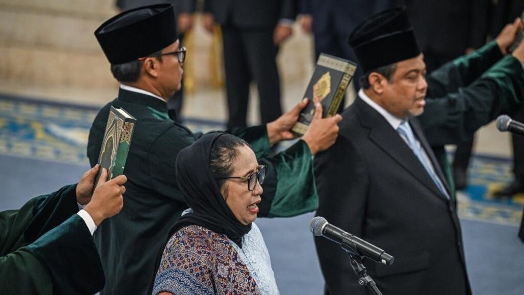 Prabowo Subianto Lantik Nanik Sudaryati Deyang Jadi Kepala BGN