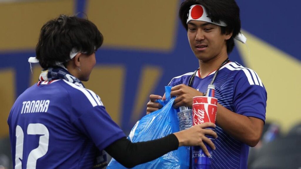 Suporter Jepang Bersihkan Stadion Dallas Usai Laga Piala Dunia 2026