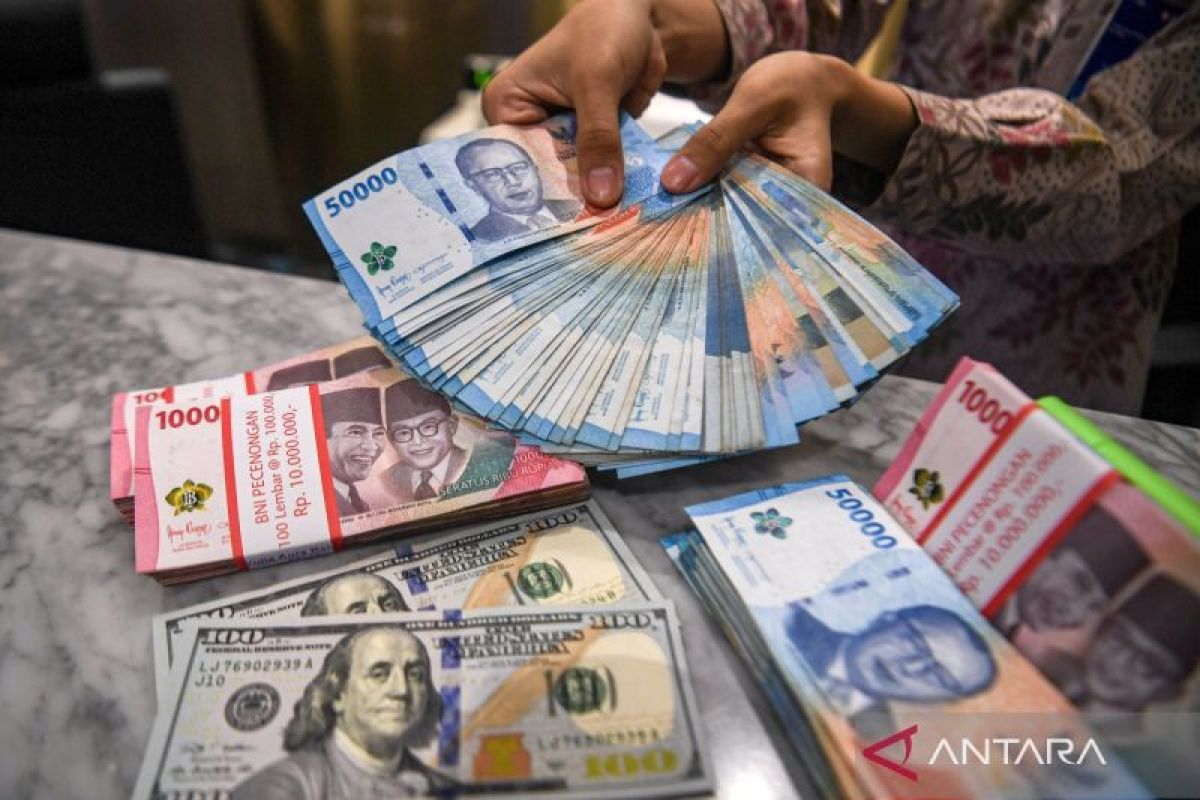 Nasabah Perbankan Konversi Simpanan Rupiah ke Valas pada April 2026