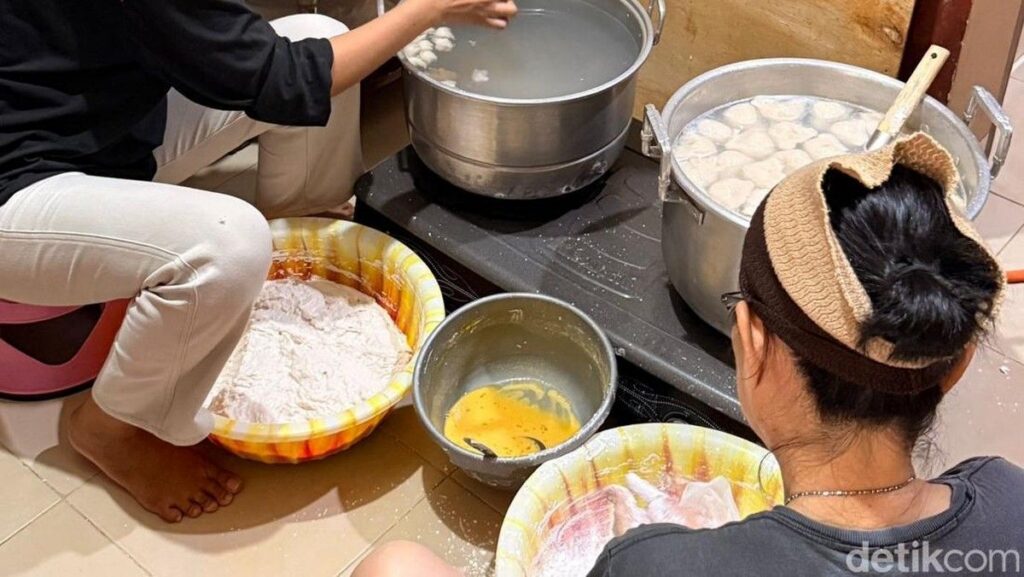 Kisah Sukses Pempek Raffael dari Teras Rumah hingga 7 Cabang