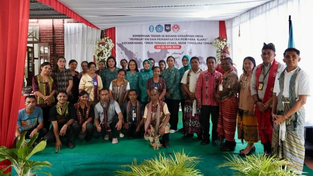 Dekranas Dorong Perajin Tenun Timor Tengah Utara Gunakan Pewarna Alami