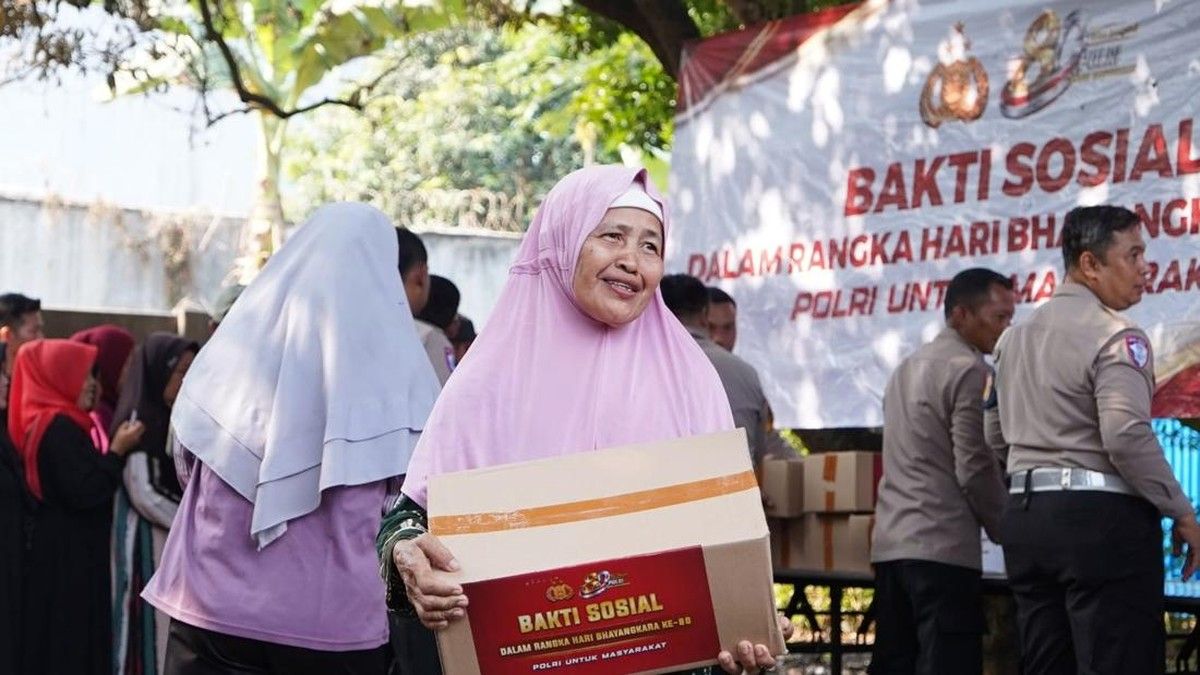 Polri Salurkan 500 Paket Sembako di Kabupaten Bogor