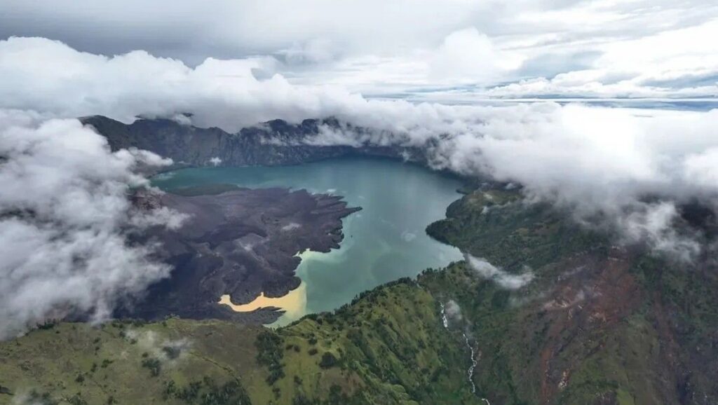 Rinjani Hero Kemas Wisata Pendakian Premium Gunung Rinjani Bagi Turis Asing
