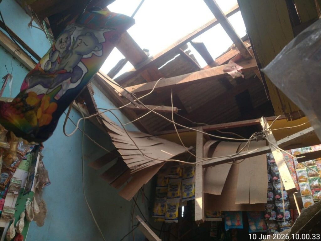 Tabung Oksigen Terbang Hancurkan Rumah Warga di Cilincing