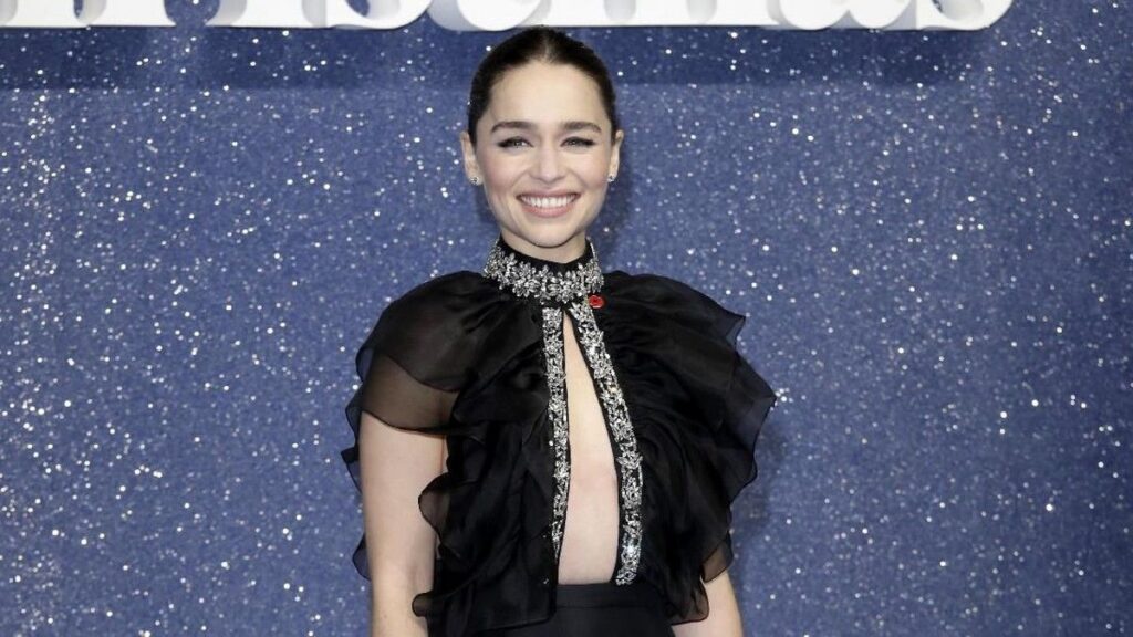 Emilia Clarke Akui Santai Hadapi Kritik Pedas Tiga Proyek Hollywood